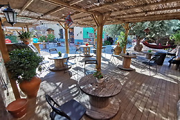 MUCHA MASIA HOSTEL RURAL-URBÀ