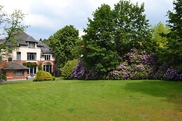 Martin's Manoir ***