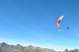 Paragliding Gstaad Switzerland